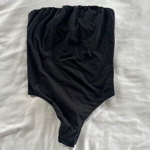 SKIMS FITS EVERYBODY STRAPLESS BODYSUIT